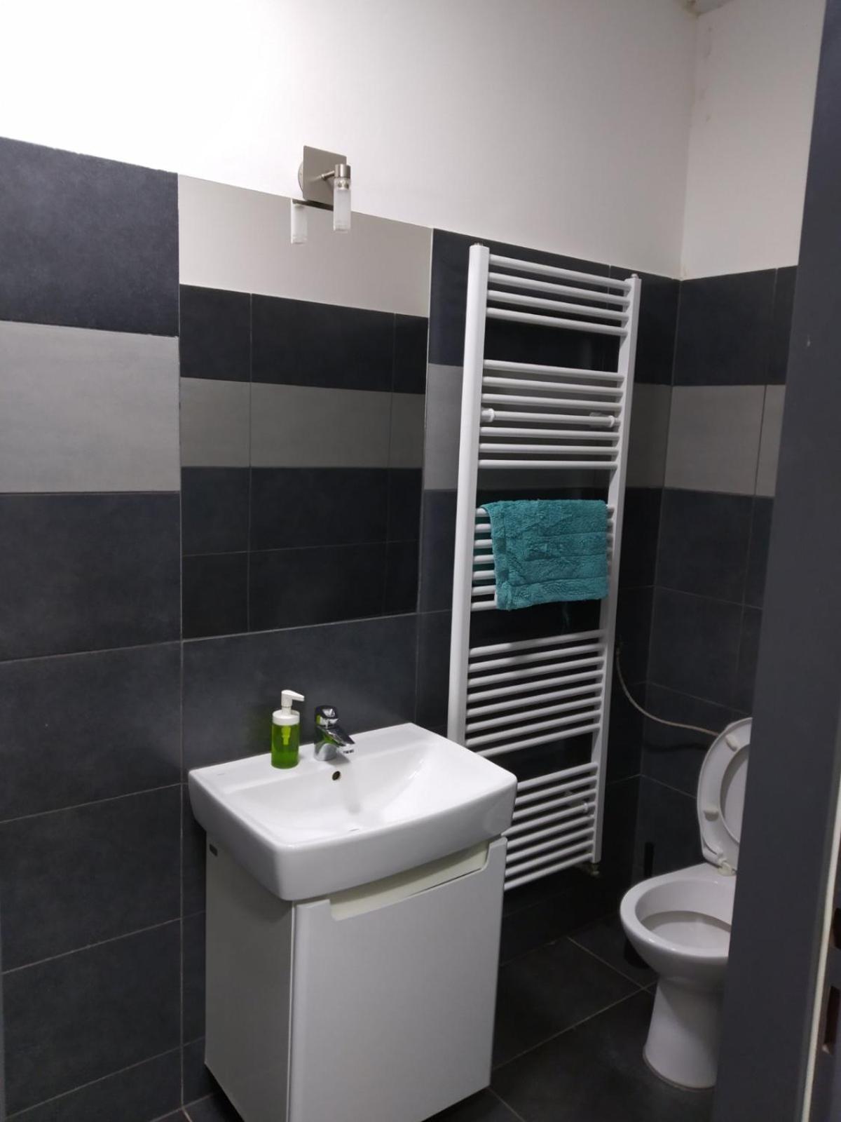 Апартаменты Apartmans With Parking Near Center